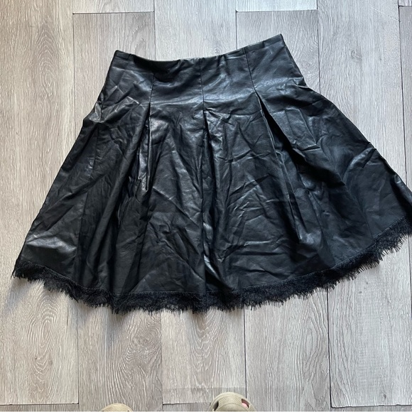 Zara Basic Pleated faux leather mini-skirt with Lace size S - Picture 1 of 10